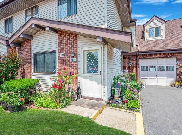 199 Cambridge Drive E, Copiague, NY 11726