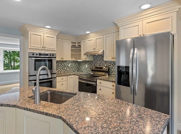 19 Tucker Ave, Pepperell, MA 01463