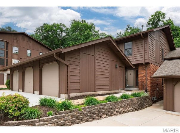 2008 Meadowtree Lane, Kirkwood, MO 63122