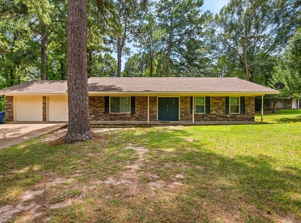 605 Holiday Circle, Pineville, LA 71360