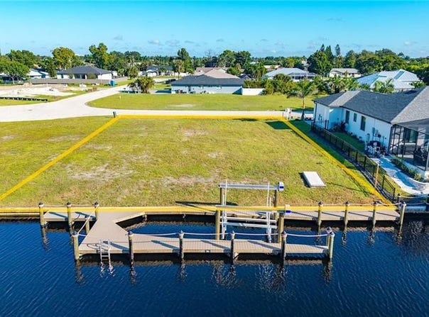 1906 Ottersrest Ln lot: 81, CAPE CORAL, FL 33990