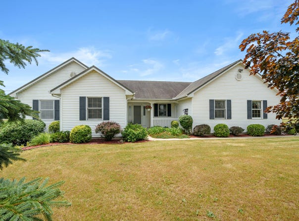 38347 Co Rd 374, Paw Paw, MI 49079