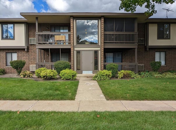 560 Somerset Lane, Crystal Lake, IL 60014