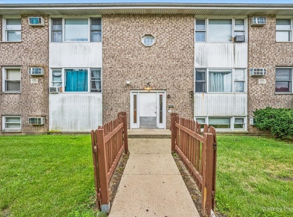 409 Ann Street, South Elgin, IL 60177