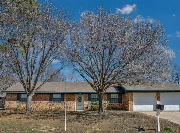 408 Ashland Drive, Gainesville, TX 76240