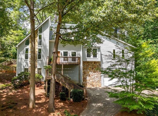 569 Farmbrook, Kennesaw, GA 30144
