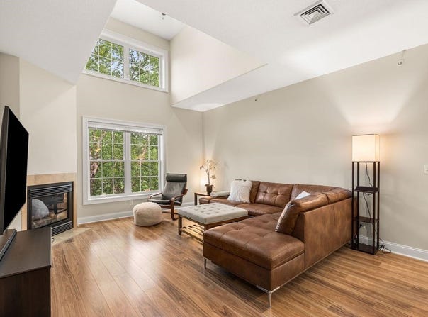 17 Roundabout Way, Manchester, NH 03102