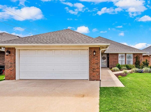 2803 Hunter Pointe Cir, Altus, OK