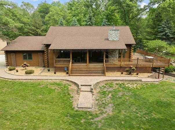 1111 160th Street, Jesup, IA 50648