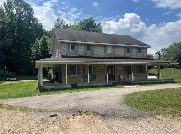 1862 E Elm Valley Road, Buchanan, MI 49107