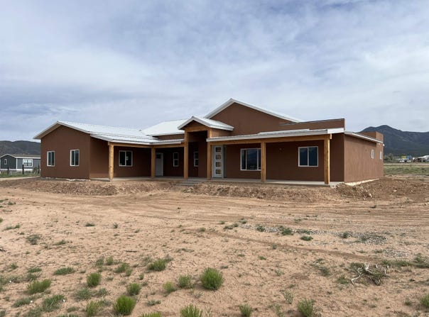 2 Ashley G Ln, Ranchos de Taos, NM 87557