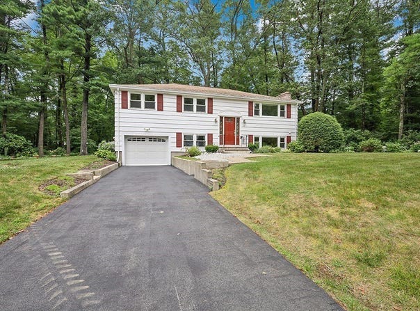 12 Lafayette Lane, Norfolk, MA 02056