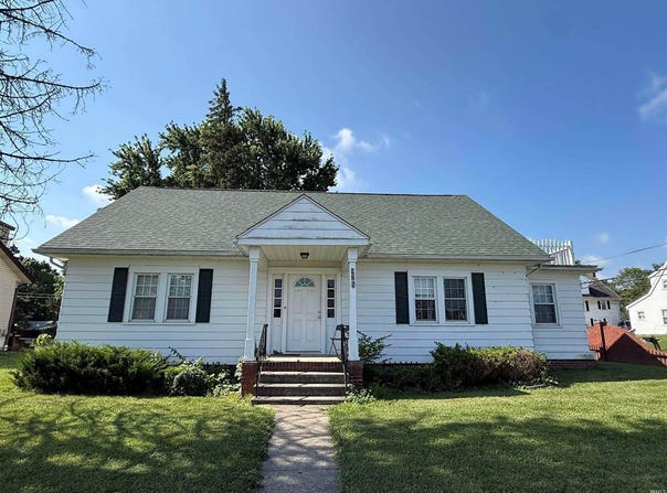 925 W Carson Street, Muncie, IN 47303