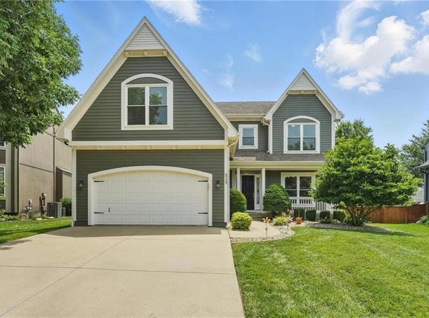 9729 PRAIRIE CREEK Road, Lenexa, KS 66220
