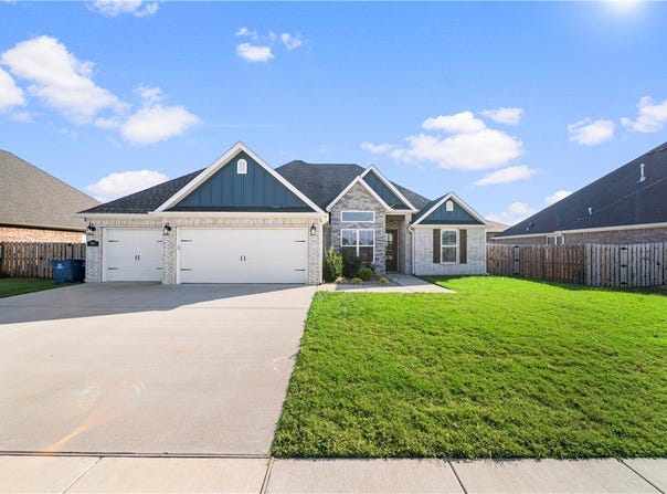 901 Carlock Drive, Pea Ridge, AR 72751