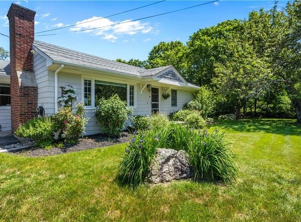 386 Stone Church Road, Tiverton, RI 02878