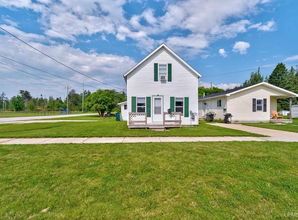 140 S 4th, Manistique, MI 49854