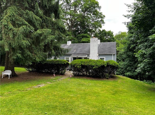 822 Persimmon Rd, Sewickley Heights, PA 15143