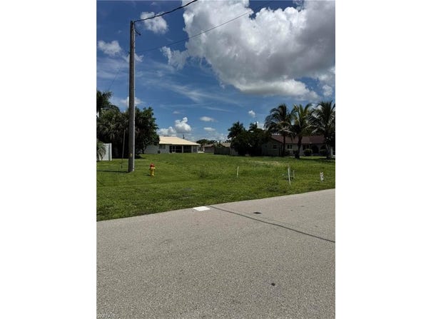 1661 Coral Point Dr lot: 13 + 14, CAPE CORAL, FL 33990