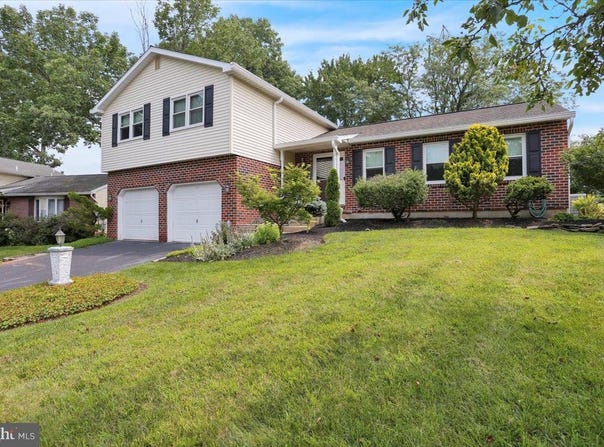 205 FAIRWAY DRIVE, READING, PA 19606