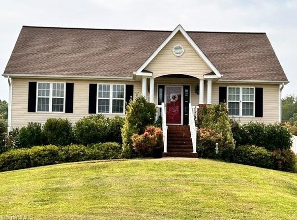 1120 Sterling Pointe Drive, King, NC 27021