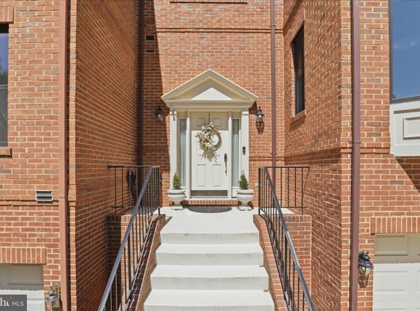 1496 HAMPTON HILL Circle, MCLEAN, VA 22101