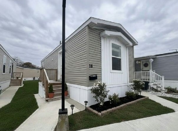 18 Ave A, Hazlet, NJ 07734