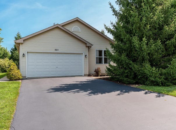 901 N Oak Creek, GENOA, IL 60135