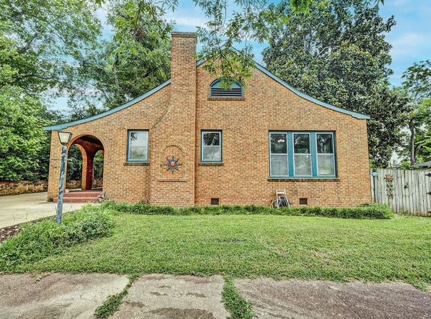 609 Nacogdoches Street, Jacksonville, TX 75766