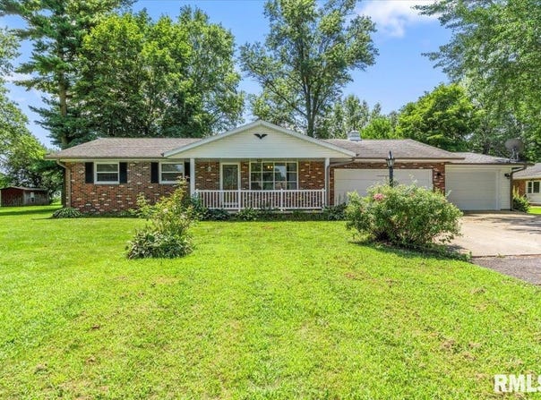 412 E BROADWAY Street, Virginia, IL 62691