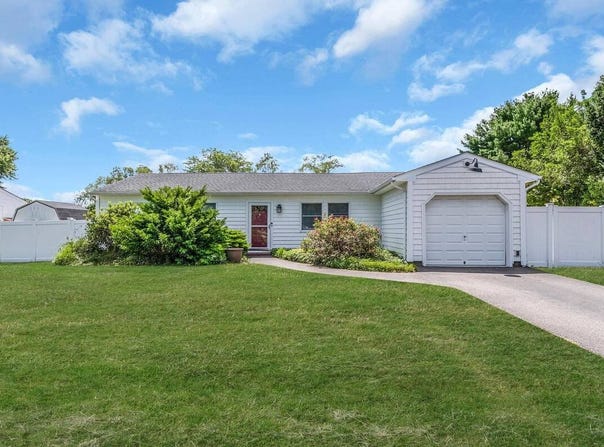 89 Rustic Avenue, Medford, NY 11763
