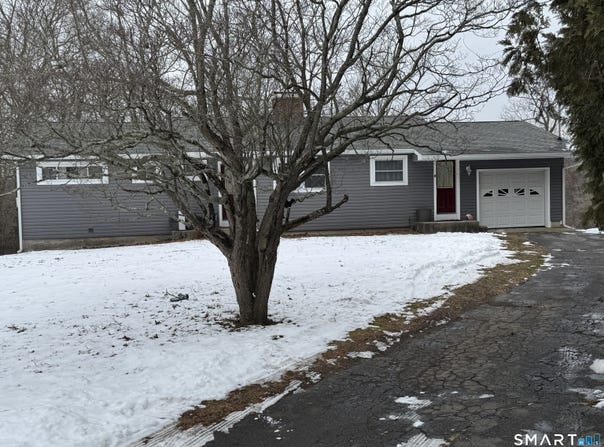 9 Oakridge Drive, Ledyard, CT 06335