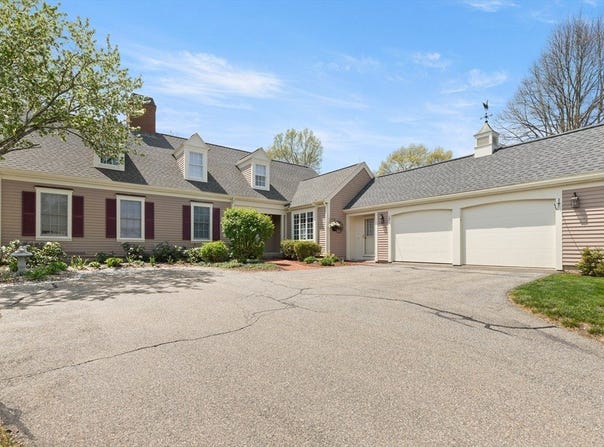61 Great Hill Drive, Topsfield, MA 01983