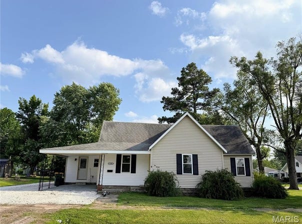 120 W Caldwell, La Plata, MO 63549
