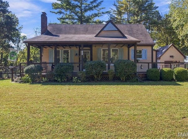 4020 Old 100 Spur, Villa Ridge, MO 63089
