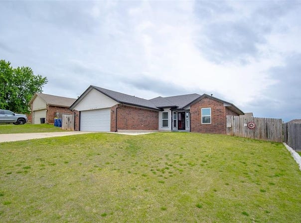 1917 Cimarron Trail, Choctaw, OK 73020
