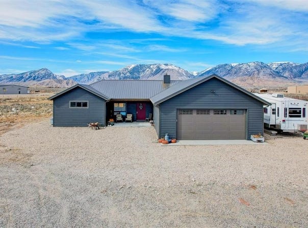 5 Cowboy Dr, Clark, WY 82435