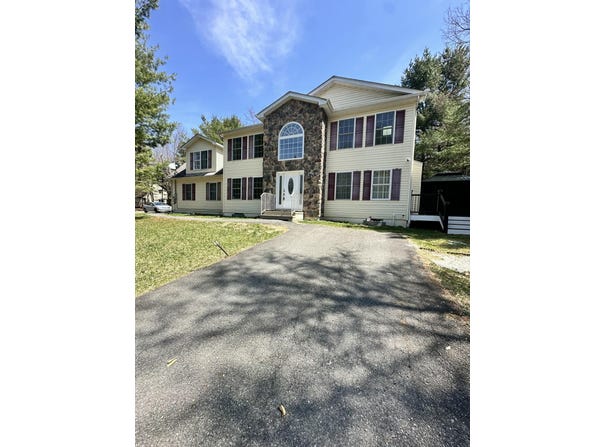 2329 Joseph Lane, Pocono Summit, PA 18346