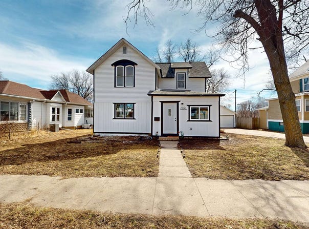 209 E MAPLE ST, Cherokee, IA 51012