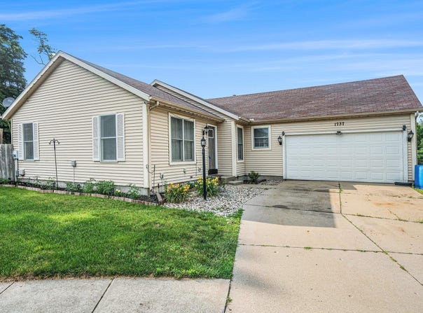 1737 Woodland Drive, Elkhart, IN 46514-4772