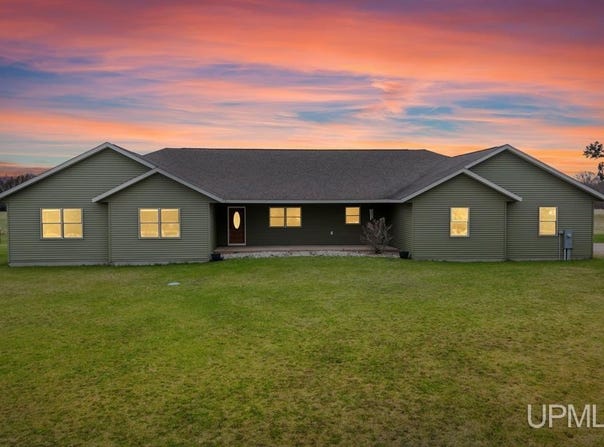 6230 E .5 Road, Bark River, MI 49807