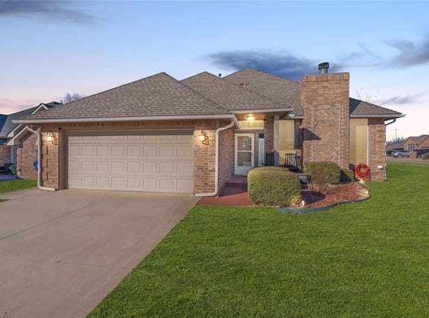 629 E Elder Lane, Mustang, OK 73064