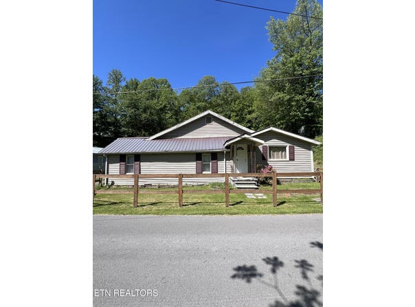 123 Cawood Lane, Middlesboro, KY 40965