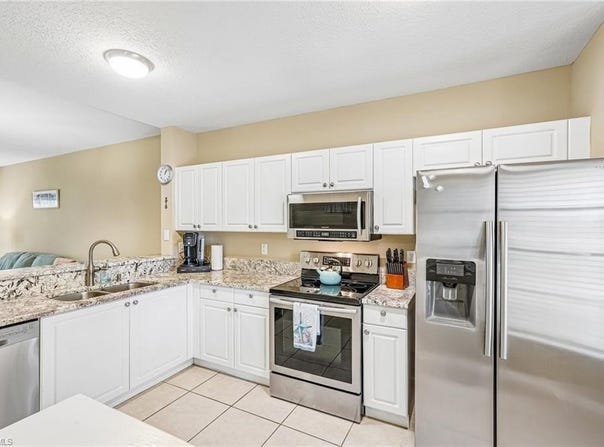 9185 Celeste Dr, NAPLES, FL 34113