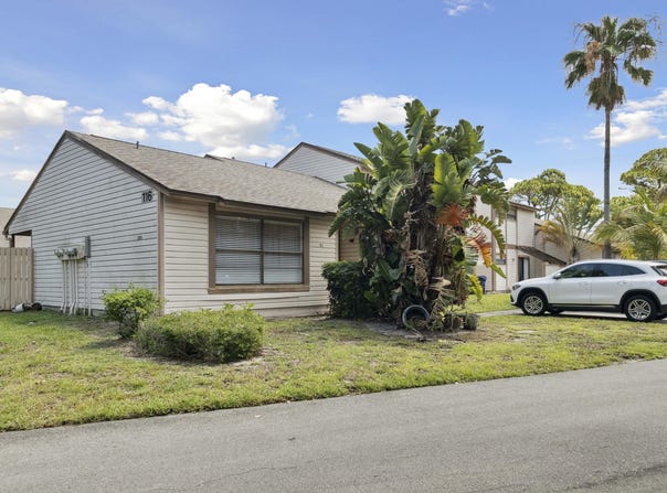116 Sherwood Circle, Jupiter, FL 33458