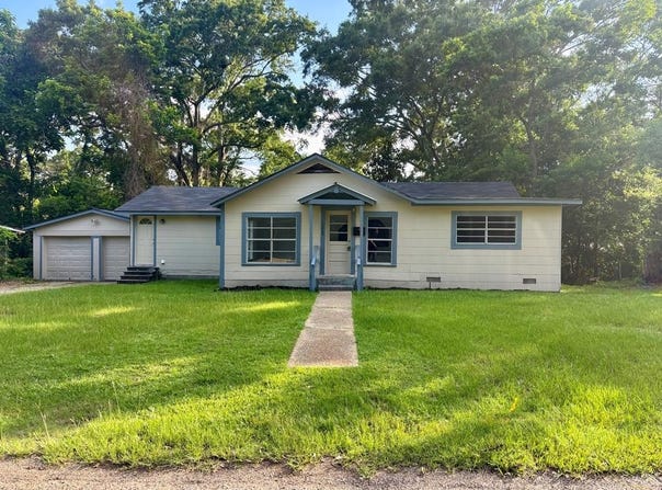 1122 N 9th Ave, LAUREL, MS 39440