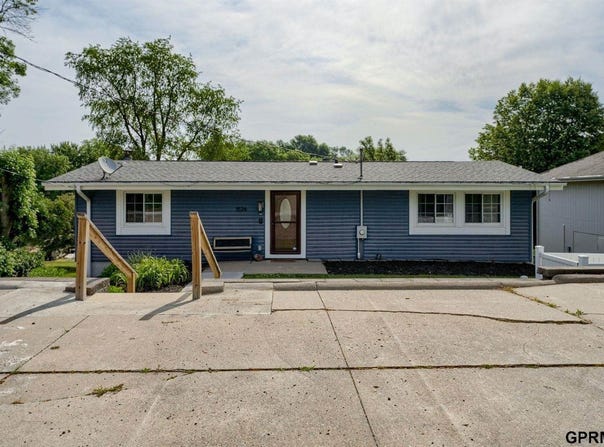 1524 Trumball Terrace, Plattsmouth, NE 68048
