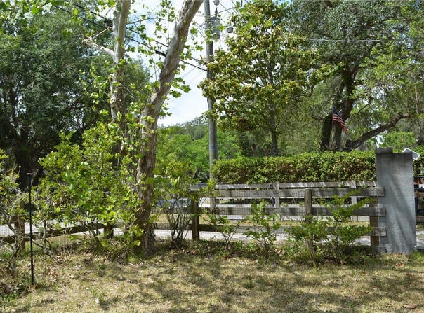 1650 LAKE HARNEY RD, GENEVA, FL 32732