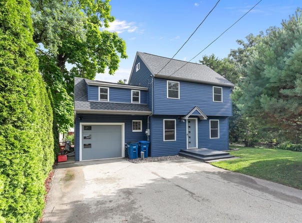 2084 S POINT COMFORT Road, OSHKOSH, WI 54902