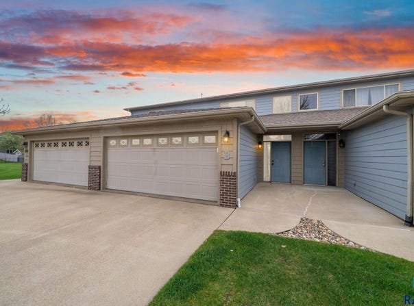 6300 Santa Rosa Cir, Sioux Falls, SD 57108